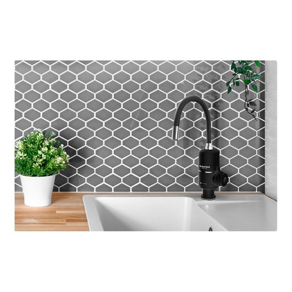 Robinet Electric Apa Calda Instant pentru Chiuveta, 3 kW, Pipa Flexibila, Rotatie 360 Grade, Temperatura 30-60 Grade, IPX4, Negru